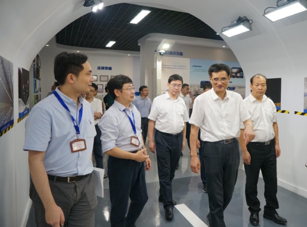 浙江省委常委、統戰部部長熊建平（右二）、金華市委書記陳龍（中），浦江縣委書記程天云（右）