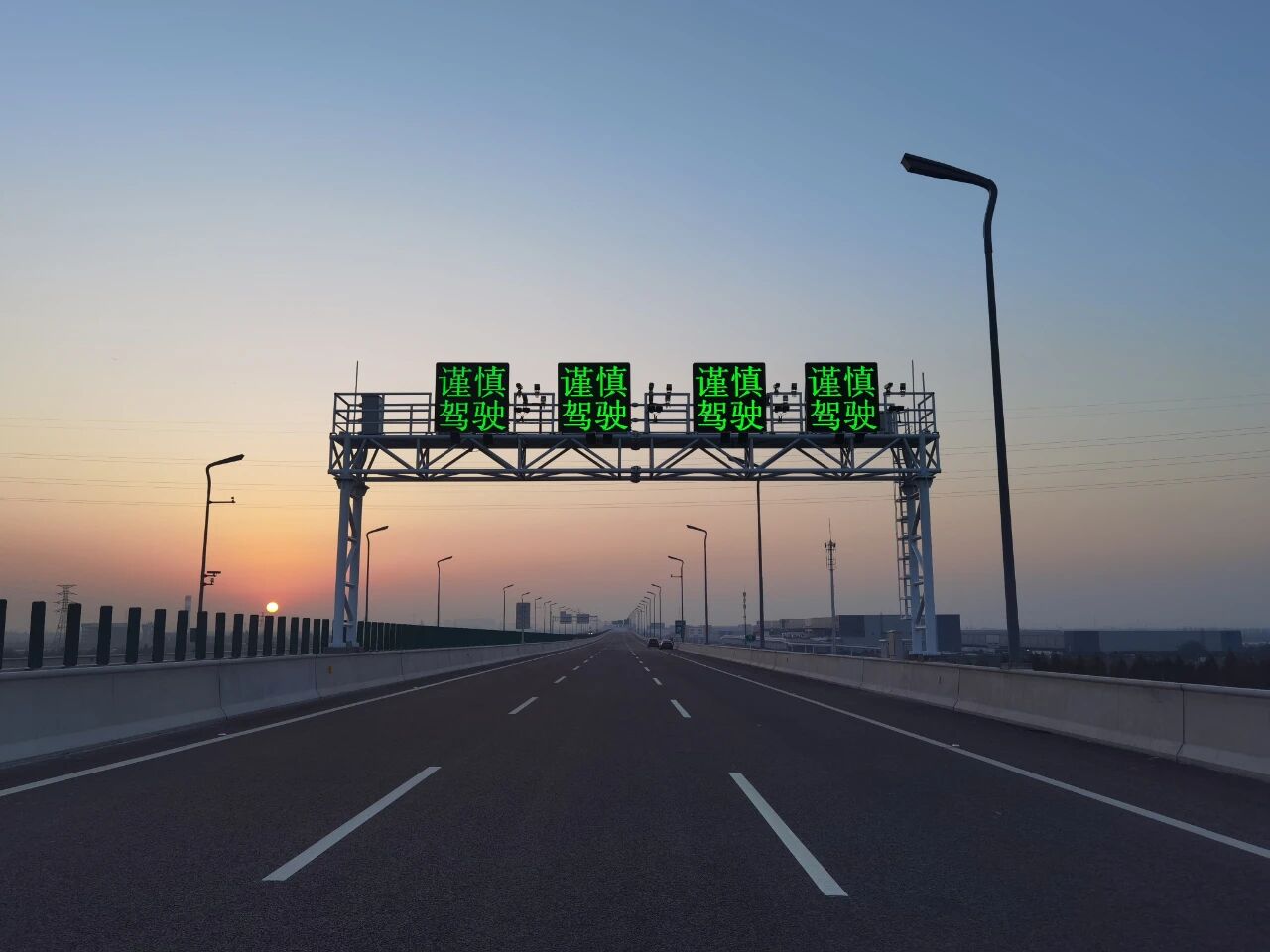 當我們追光時,也在追尋你,三思LED,照亮家國,同慶之路